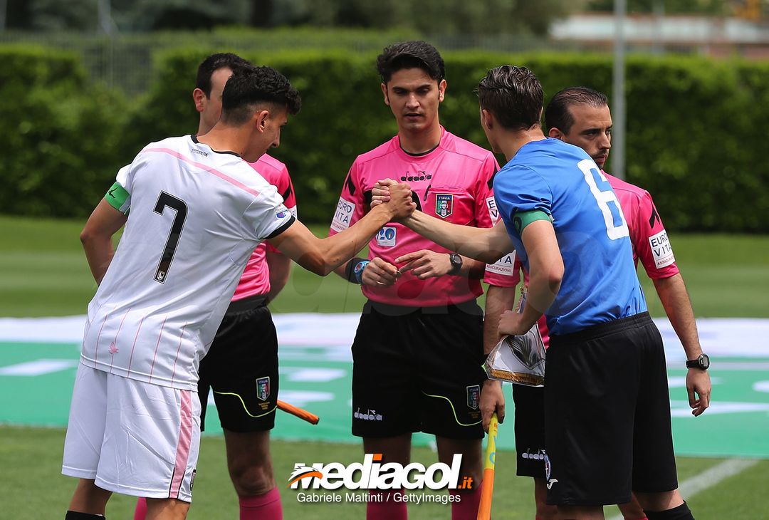  FLORENCE, ITALY - MAY 16: Initial greeting between the captains of US Citta di Palermo U19 and Novara U19 during the SuperCoppa primavera 2 match between Novara U19 and US Citta di Palermo U19 at Centro Tecnico Federale di Coverciano on May 16, 2018 in Florence, Italy.  (Photo by Gabriele Maltinti/Getty Images) 