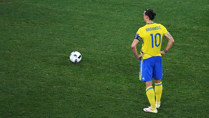 NICE, FRANCE - JUNE 22: Zlatan Ibrahimovic of Sweden lines up a free-kick during the UEFA EURO 2016 Group E match between Sweden and Belgium at Allianz Riviera Stadium on June 22, 2016 in Nice, France. (Photo by Laurence Griffiths/Getty Images) NICE, FRANCE - JUNE 22: Zlatan Ibrahimovic of Sweden lines up a free-kick during the UEFA EURO 2016 Group E match between Sweden and Belgium at Allianz Riviera Stadium on June 22, 2016 in Nice, France. (Photo by Laurence Griffiths/Getty Images)