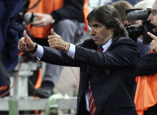 ROME, ITALY- MARCH 20: Roma coach Bruno Conti gives instructions from the touchline at the Serie A game between Roma and AC Milan at the Stadio Olimpico on March 20, 2005 in Rome Italy. (Photo by Newpress/Getty Images) Bruno Conti: “A Mancini è mancato Spinazzola. Serve maggiore coraggio nel lanciare i giovani”- immagine 2