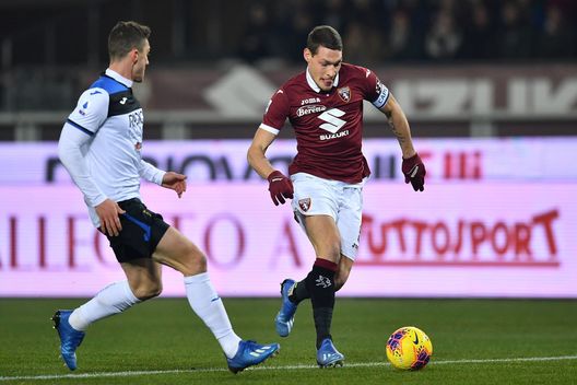  TURIN, ITALY - JANUARY 25: Andrea Belotti (R) of Torino FC is challenged by Robin Gosens of Atalanta BC during the Serie A match between Torino FC and Atalanta BC at Stadio Olimpico di Torino on January 25, 2020 in Turin, Italy. (Photo by Valerio Pennicino/Getty Images) 