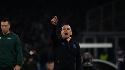 Calzona, mutato l’assetto tattico del Napoli: le modifiche applicate dall’allenatore