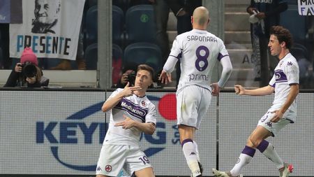 BERGAMO, ITALY - FEBRUARY 10: Krzysztof Piatek of ACF Fiorentina celebrates his second goal during the Coppa Italia match between Atalanta BC and ACF Fiorentina at Gewiss Stadium on February 10, 2022 in Bergamo, Italy. (Photo by Emilio Andreoli/Getty Images) BERGAMO, ITALY - FEBRUARY 10: Krzysztof Piatek of ACF Fiorentina celebrates his second goal during the Coppa Italia match between Atalanta BC and ACF Fiorentina at Gewiss Stadium on February 10, 2022 in Bergamo, Italy. (Photo by Emilio Andreoli/Getty Images)