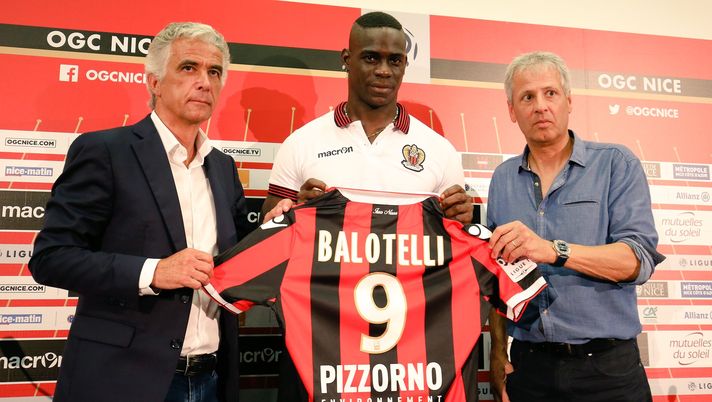 Mario Balotelli, presentazione con il Nizza (credits: Official OGC Nice Twitter account) 