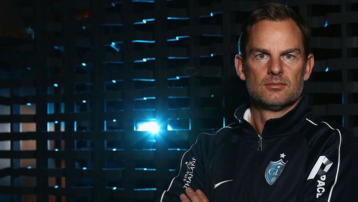BANGKOK, THAILAND - DECEMBER 05:  Ronald de Boer poses during a Global Legends Series portrait session at the Swissotel on December 5, 2014 in Bangkok, Thailand.  (Photo by Robert Cianflone/Getty Images) 