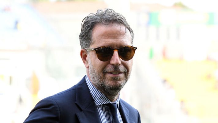 PARMA, ITALY - AUGUST 24: Juventus Sports Director Fabio Paratici looks on during the Serie A match between Parma Calcio and Juventus at Stadio Ennio Tardini on August 24, 2019 in Parma, Italy. (Photo by Alessandro Sabattini/Getty Images) La Stampa rivela: “Paratici voleva esonerare Pirlo ieri: al suo posto sarebbe arrivato…” - immagine 1