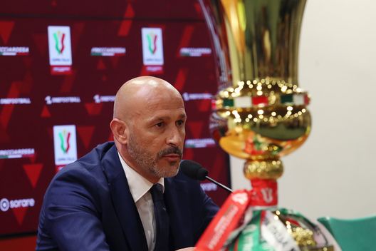 ROME, ITALY - MAY 23: ACF Fiorentina head coach Vincenzo Italiano attends the Coppa Italia Final press conference at Stadio Olimpico on May 23, 2023 in Rome, Italy. (Photo by Paolo Bruno/Getty Images) Cecchi: “La forza degli sfavoriti. La Fiorentina come Leonida”- immagine 2