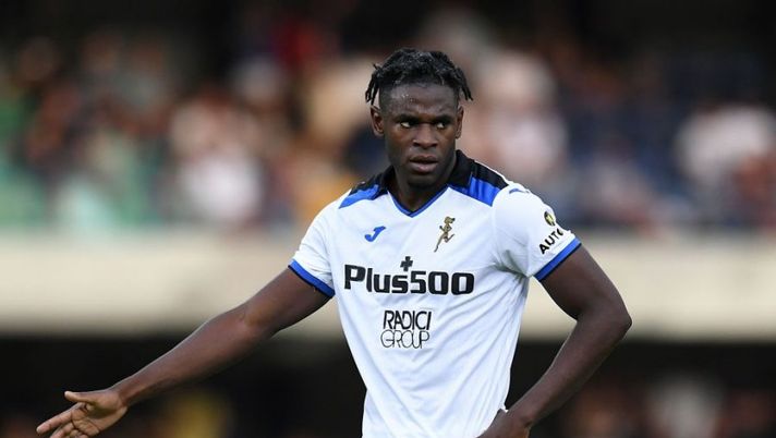 VERONA, ITALY - AUGUST 28: Duvan Zapata of Atalanta BC gestures during the Serie A match between Hellas Verona and Atalanta BC at Stadio Marcantonio Bentegodi on August 28, 2022 in Verona, Italy. (Photo by Alessandro Sabattini/Getty Images) INFORTUNI – Zapata, Berardi, Theo, Chiesa, Lukaku, Locatelli, Rabiot, Lazzari, Barrow: le novità - immagine 1
