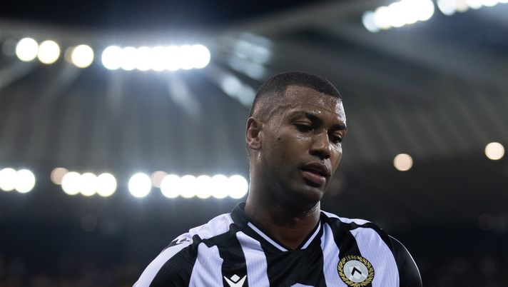 UDINE, ITALY - SEPTEMBER 04: Walace of Udinese Calcio looks on during the Serie A match between Udinese Calcio and AS Roma at Dacia Arena on September 04, 2022 in Udine, Italy. (Photo by Emmanuele Ciancaglini/Getty Images) Walace, ladri in casa durante Udinese-Lecce: bottino di circa 200mila euro - immagine 1