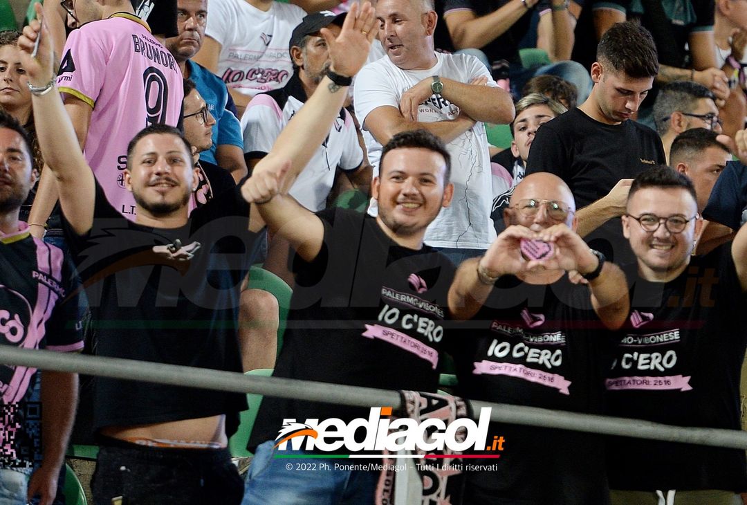 FOTOTIFO, Palermo-Genoa 1-0: i tifosi allo stadio “Renzo Barbera” (Gallery) - immagine 100