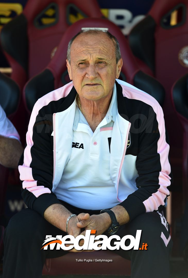  LIVORNO, ITALY - APRIL 27: Head coach Delio Rossi of Palermo looks on during the Serie B match between AS Livorno and US Citta di Palermo at Stadio Armando Picchi on April 27, 2019 in Livorno, Italy. (Photo by Tullio M. Puglia/Getty Images) 