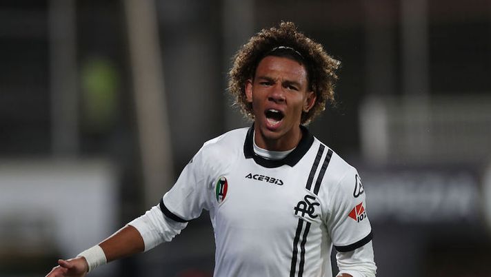 LA SPEZIA, ITALY - OCTOBER 26: Janie Sael Antiste of Spezia Calcio reacts during the Serie A match between Spezia Calcio and Genoa CFC at Stadio Alberto Picco on October 26, 2021 in La Spezia, Italy. (Photo by Gabriele Maltinti/Getty Images) UFFICIALE – Antiste passa dallo Spezia al Sassuolo: il comunicato. Al fantacalcio… - immagine 1