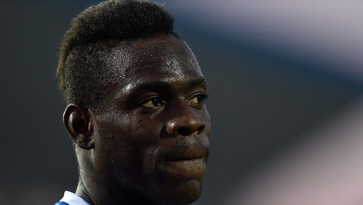 BRESCIA, ITALY - DECEMBER 14: Mario Balotelli of Brescia looks on during the Serie A match between Brescia Calcio and US Lecce at Stadio Mario Rigamonti on December 14, 2019 in Brescia, Italy. (Photo by Tullio M. Puglia/Getty Images) BRESCIA, ITALY - DECEMBER 14: Mario Balotelli of Brescia looks on during the Serie A match between Brescia Calcio and US Lecce at Stadio Mario Rigamonti on December 14, 2019 in Brescia, Italy. (Photo by Tullio M. Puglia/Getty Images)