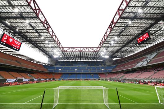 MILAN, ITALY - MAY 16: General view inside the stadium prior to the Serie A match between AC Milan and Cagliari Calcio at Stadio Giuseppe Meazza on May 16, 2021 in Milan, Italy. Sporting stadiums around Italy remain under strict restrictions due to the Coronavirus Pandemic as Government social distancing laws prohibit fans inside venues resulting in games being played behind closed doors. (Photo by Marco Luzzani/Getty Images) MILAN, ITALY - MAY 16: General view inside the stadium prior to the Serie A match between AC Milan and Cagliari Calcio at Stadio Giuseppe Meazza on May 16, 2021 in Milan, Italy. Sporting stadiums around Italy remain under strict restrictions due to the Coronavirus Pandemic as Government social distancing laws prohibit fans inside venues resulting in games being played behind closed doors. (Photo by Marco Luzzani/Getty Images)