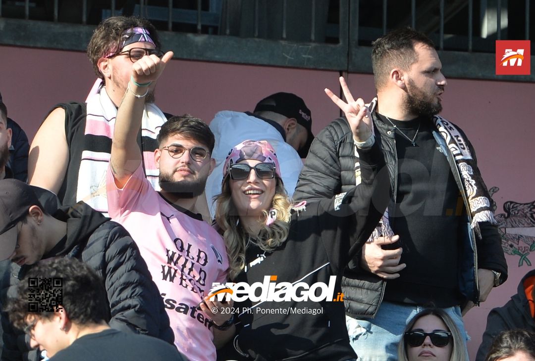 FOTOTIFO Palermo-Como 3-0, gli scatti ai tifosi al “Renzo Barbera” (GALLERY) - immagine 133