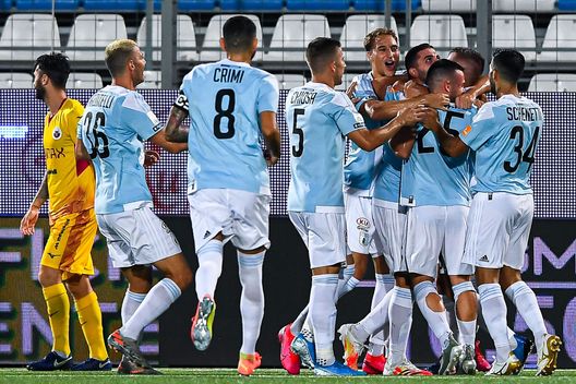 CHIAVARI, ITALY - JULY 31: Players of Virtus Entella celebrate after Alberto Rizzo of Cittadella has scored an own goal during the Serie B match between Virtus Entella and AS Cittadella at Aldo Gastaldi Stadium on July 31, 2020 in Chiavari, Italy. (Photo by Paolo Rattini/Getty Images for Lega Serie B) CHIAVARI, ITALY - JULY 31: Players of Virtus Entella celebrate after Alberto Rizzo of Cittadella has scored an own goal during the Serie B match between Virtus Entella and AS Cittadella at Aldo Gastaldi Stadium on July 31, 2020 in Chiavari, Italy. (Photo by Paolo Rattini/Getty Images for Lega Serie B)