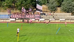 VIDEO Ritiro Palermo, squadra in campo: cori e bandiere ad accogliere i rosanero