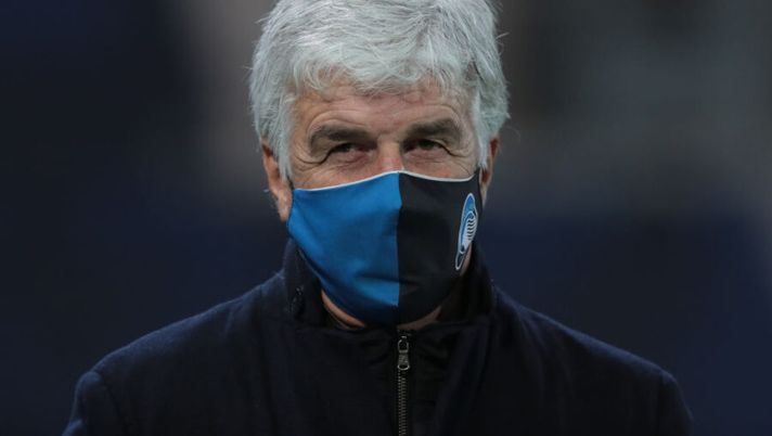 BERGAMO, ITALY - NOVEMBER 28: Atalanta BC coach Gian Piero Gasperini looks on during the Serie A match between Atalanta BC and Hellas Verona FC at Gewiss Stadium on November 28, 2020 in Bergamo, Italy. (Photo by Emilio Andreoli/Getty Images) Gasperini: “Pasalic non è pronto, tempi un po’ più lunghi! Lammers e Miranchuk…” - immagine 1