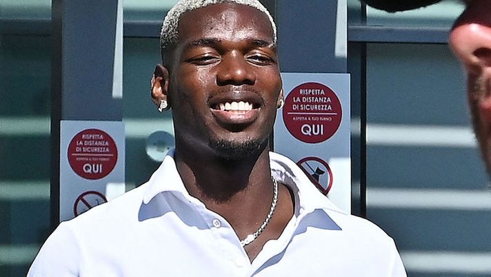 This picture taken on July 9, 2022 and released on July 11, 2022 by Italian news agence Ansa shows French World Cup winning midfielder Paul Pogba arriving at Juventus football club's Medical Center, in Turin. - Pogba has returned to Serie A side Juventus on a free transfer, the Italian giants announced on their website on July 11, 2022. - Italy OUT (Photo by STRINGER / ANSA / AFP) / Italy OUT (Photo by STRINGER/ANSA/AFP via Getty Images) Gazzetta: “Pogba rientra da Miami, c’è questa partita nel mirino. La sua gestione” - immagine 1
