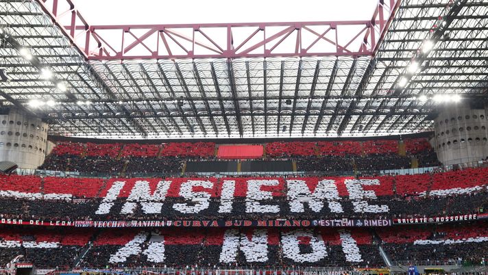 MILAN, ITALY - MAY 15: Fans of AC Milan display a message inside of the stadium ahead of the Serie A match between AC Milan and Atalanta BC at Stadio Giuseppe Meazza on May 15, 2022 in Milan, Italy. (Photo by Marco Luzzani/Getty Images)
