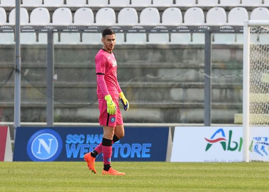 CASTEL DI SANGRO, ITALY - AUGUST 03: Alex Meret of Napoli during the SSC Napoli v Girona - Pre-Season Friendly at the Stadio Teofilo Patini on August 03, 2022 in Castel di Sangro, Italy. (Photo by SSC NAPOLI/SSC NAPOLI via Getty Images) Il Napoli ha scelto il suo portiere: se salterà Navas rinnoverà Meret- immagine 2