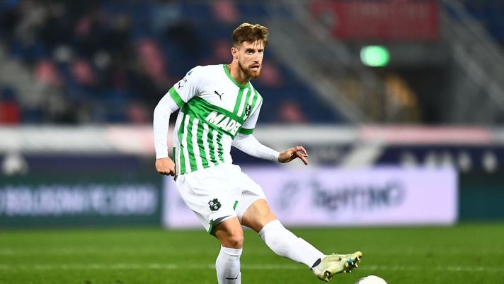 BOLOGNA, ITALY - NOVEMBER 12: Georgis Kyriakopoulos of US Sassuolo in action during the Serie A match between Bologna FC and US Sassuolo at Stadio Renato Dall'Ara on November 12, 2022 in Bologna, Italy. (Photo by Alessandro Sabattini/Getty Images) Sky: “Il Bologna sta spingendo per Kyriakopoulos, ha proposto questo scambio” - immagine 1