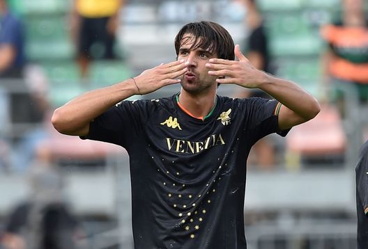 VENICE, ITALY - SEPTEMBER 19: Pietro Ceccaroni of Venezia FC celebrates after scoring goal 1-1 during the Serie A match between Venezia FC and Spezia Calcio at Stadio Paolo Mazza on September 19, 2021 in Venice, Italy. (Photo by Giuseppe Bellini/Getty Images) VENICE, ITALY - SEPTEMBER 19: Pietro Ceccaroni of Venezia FC celebrates after scoring goal 1-1 during the Serie A match between Venezia FC and Spezia Calcio at Stadio Paolo Mazza on September 19, 2021 in Venice, Italy. (Photo by Giuseppe Bellini/Getty Images)