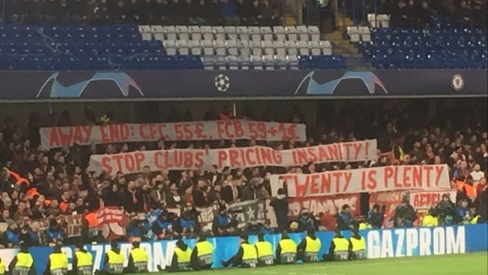 La protesta dei tifosi del Bayern a Stamford Bridge La protesta dei tifosi del Bayern a Stamford Bridge