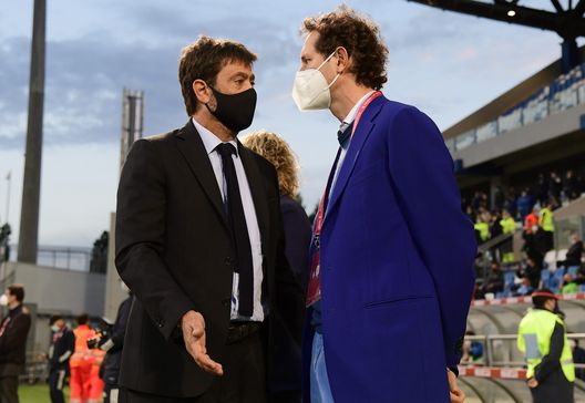 REGGIO NELL'EMILIA, ITALY - MAY 19: Andrea Agnelli, President of Juventus and John Elkann look on during the TIMVISION Cup Final between Atalanta BC and Juventus on May 19, 2021 in Reggio nell'Emilia, Italy. A limited number of fans will be allowed into the stadium as Coronavirus restrictions begin to ease in the UK. (Photo by Marco Rosi/Getty Images for Lega Serie A) REGGIO NELL'EMILIA, ITALY - MAY 19: Andrea Agnelli, President of Juventus and John Elkann look on during the TIMVISION Cup Final between Atalanta BC and Juventus on May 19, 2021 in Reggio nell'Emilia, Italy. A limited number of fans will be allowed into the stadium as Coronavirus restrictions begin to ease in the UK. (Photo by Marco Rosi/Getty Images for Lega Serie A)