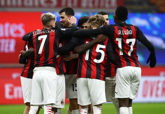 I giocatori del Milan esultano dopo il goal di Kessie contro il Torino I giocatori del Milan esultano dopo il goal di Kessie contro il Torino