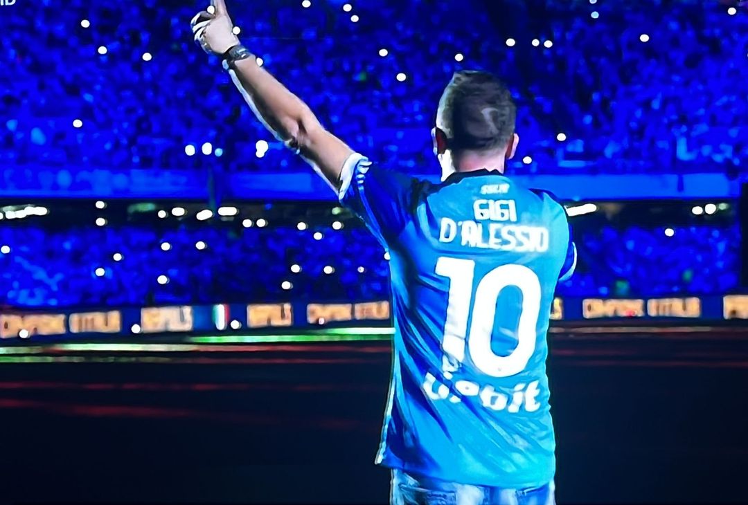 GALLERY Gigi D’Alessio fa impazzire il Maradona: lo show del cantante- immagine 1