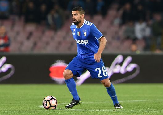 NAPLES, ITALY - APRIL 05: Tomas Rincon of Juventus FC in action during the TIM Cup match between SSC Napoli and Juventus FC at Stadio San Paolo on April 5, 2017 in Naples, Italy. (Photo by Francesco Pecoraro/Getty Images) NAPLES, ITALY - APRIL 05: Tomas Rincon of Juventus FC in action during the TIM Cup match between SSC Napoli and Juventus FC at Stadio San Paolo on April 5, 2017 in Naples, Italy. (Photo by Francesco Pecoraro/Getty Images)