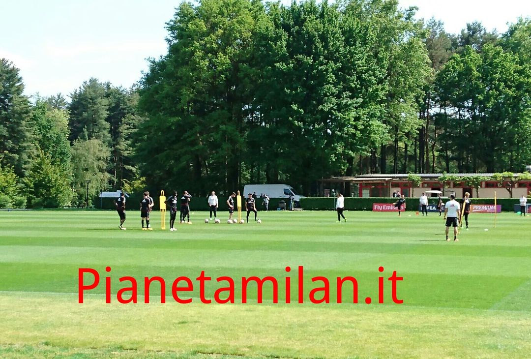 I rossoneri sul campo di Milanello