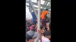 VIDEO / Messi, all’aeroporto di Parigi è già delirio: la folla lo aspetta