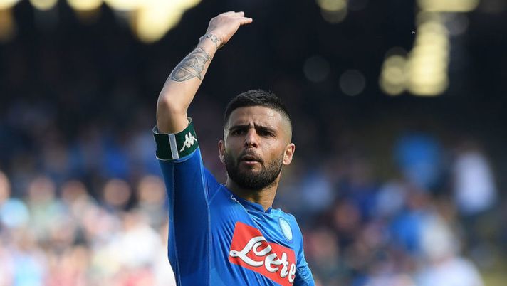 NAPLES, ITALY - APRIL 08: Lorenzo Insigne of SSC Napoli has a discussion with SSC Napoli supporters during the serie A match between SSC Napoli and AC Chievo Verona at Stadio San Paolo on April 8, 2018 in Naples, Italy. (Photo by Francesco Pecoraro/Getty Images) PREVIEW – Chi schierare e chi evitare in questa giornata al fantacalcio: i nostri consigli - immagine 1