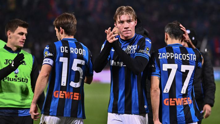 BOLOGNA, ITALY - JANUARY 09: Rasmus Hojlund of Atalanta BC celebrates following the team's victory in the Serie A match between Bologna FC and Atalanta BC at Stadio Renato Dall'Ara on January 09, 2023 in Bologna, Italy. (Photo by Alessandro Sabattini/Getty Images) Atalanta, la probabile formazione: dubbi sulle fasce, fiducia a Hojlund e torna Muriel - immagine 1