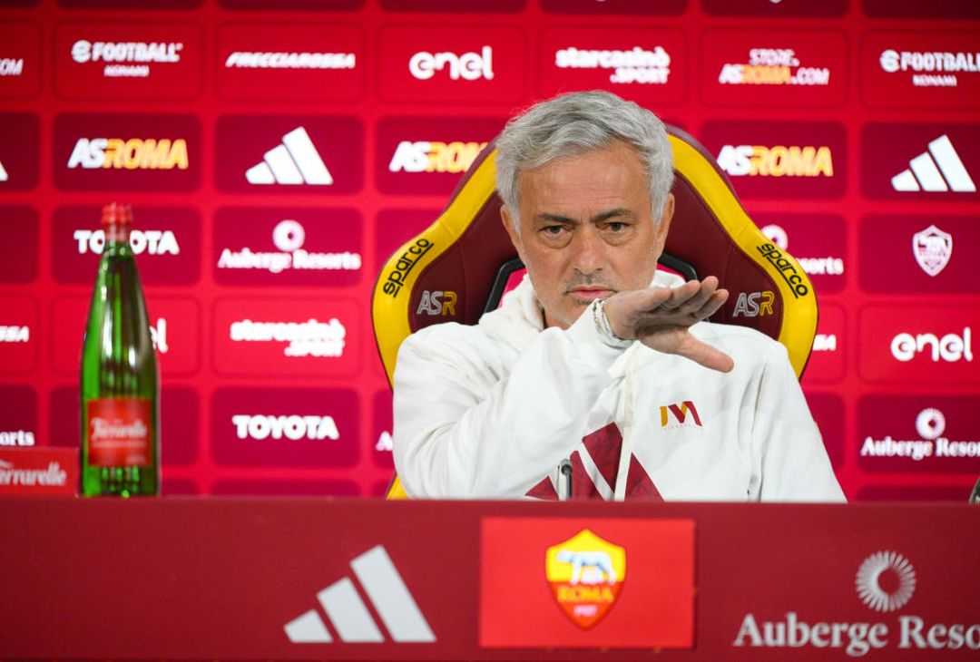 Trigoria, la conferenza stampa di Mourinho prima di Juventus-Roma – FOTO GALLERY - immagine 5