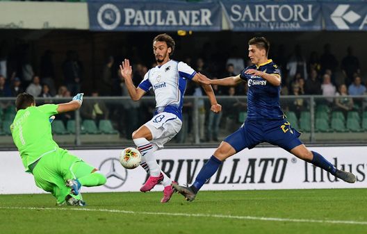 VERONA, ITALY - OCTOBER 05: Manolo Gabbiadini of UC Sampdoria competes for the ball with Marco Silvestri of Hellas Veron during the Serie A match between Hellas Verona and UC Sampdoria at Stadio Marcantonio Bentegodi on October 5, 2019 in Verona, Italy. (Photo by Alessandro Sabattini/Getty Images) VERONA, ITALY - OCTOBER 05: Manolo Gabbiadini of UC Sampdoria competes for the ball with Marco Silvestri of Hellas Veron during the Serie A match between Hellas Verona and UC Sampdoria at Stadio Marcantonio Bentegodi on October 5, 2019 in Verona, Italy. (Photo by Alessandro Sabattini/Getty Images)
