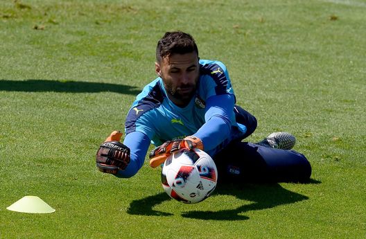  MONTPELLIER, FRANCE - JUNE 24: Salvatore Sirigu of Italy in action during the training session at "Bernard Gasset" Training Center on June 24, 2016 in Montpellier, France. (Photo by Claudio Villa/Getty Images) 