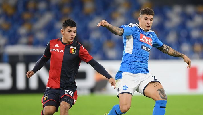 NAPLES, ITALY - NOVEMBER 09: Giovanni Di Lorenzo of SSC Napoli vies with Kevin Agudelo of Genoa CFC during the Serie A match between SSC Napoli and Genoa CFC at Stadio San Paolo on November 09, 2019 in Naples, Italy. (Photo by Francesco Pecoraro/Getty Images) 