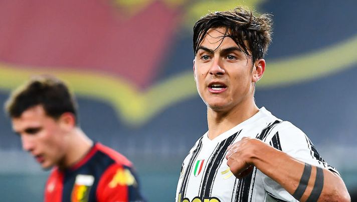 GENOA, ITALY - DECEMBER 13: Paulo Dybala of Juventus (R) during the Serie A match between Genoa CFC and Juventus Fc at Stadio Luigi Ferraris on December 13, 2020 in Genoa, Italy. (Photo by Paolo Rattini/Getty Images) Dybala col Crotone? Aggiornamenti da Gazzetta: “Il ginocchio fa male, ha pochi minuti” - immagine 1