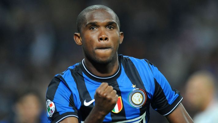 MILAN, ITALY - SEPTEMBER 23: Samuel Eto'o of Inter Milan celebrates scoring the first goal during the Serie A match between FC Inter Milan and SSC Napoli at Stadio Giuseppe Meazza on September 23, 2009 in Milan, Italy. (Photo by Massimo Cebrelli/Getty Images) MILAN, ITALY - SEPTEMBER 23: Samuel Eto'o of Inter Milan celebrates scoring the first goal during the Serie A match between FC Inter Milan and SSC Napoli at Stadio Giuseppe Meazza on September 23, 2009 in Milan, Italy. (Photo by Massimo Cebrelli/Getty Images)