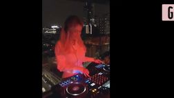 VIDEO / Diletta Leotta in versione deejay: ecco come se la cava