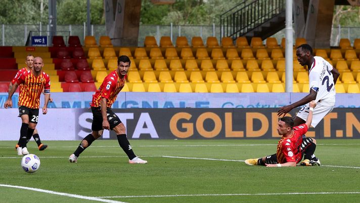 BENEVENTO, ITALY - MAY 16: Simy Nwankwo of F.C. Crotone scores their team's first goal during the Serie A match between Benevento Calcio and FC Crotone at Stadio Ciro Vigorito on May 16, 2021 in Benevento, Italy. Sporting stadiums around Italy remain under strict restrictions due to the Coronavirus Pandemic as Government social distancing laws prohibit fans inside venues resulting in games being played behind closed doors. (Photo by Francesco Pecoraro/Getty Images) BENEVENTO, ITALY - MAY 16: Simy Nwankwo of F.C. Crotone scores their team's first goal during the Serie A match between Benevento Calcio and FC Crotone at Stadio Ciro Vigorito on May 16, 2021 in Benevento, Italy. Sporting stadiums around Italy remain under strict restrictions due to the Coronavirus Pandemic as Government social distancing laws prohibit fans inside venues resulting in games being played behind closed doors. (Photo by Francesco Pecoraro/Getty Images)