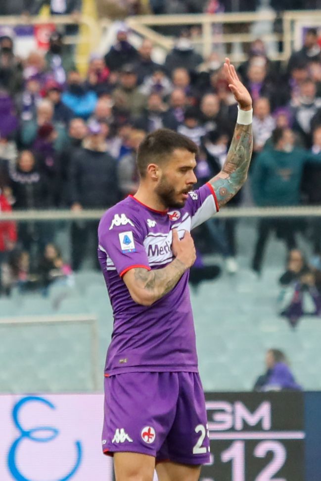 GERMOGLI PH: 6 MARZO 2022 FIRENZE STADIO ARTEMIO FRANCHI SERIE A FIORENTINA VS HELLAS VERONA NELLA FOTO VENUTI REAGISCE ALLO STRISCIONE DELLA CURVA FIESOLE Venuti ringrazia: “Cercherò di sdebitarmi e portare la Fiorentina dove merita”- immagine 2