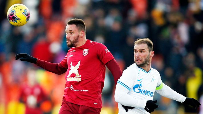 KAZAN, RUSSIA - NOVEMBER 23: Yevgeni Markov (L) of FC Rubin Kazan and Branislav Ivanovi of FC Zenit Saint Petersburg vie for the ball during the Russian Football League match between FC Rubin Kazan and FC Zenit Saint Petersburg at Cenralny stadium on November 23, 2019 in Kazan, Russia. (Photo by Epsilon/Getty Images) KAZAN, RUSSIA - NOVEMBER 23: Yevgeni Markov (L) of FC Rubin Kazan and Branislav Ivanovi of FC Zenit Saint Petersburg vie for the ball during the Russian Football League match between FC Rubin Kazan and FC Zenit Saint Petersburg at Cenralny stadium on November 23, 2019 in Kazan, Russia. (Photo by Epsilon/Getty Images)
