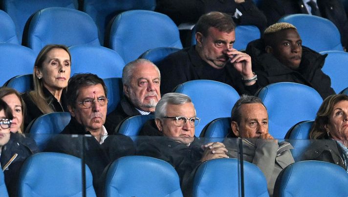 NAPLES, ITALY - NOVEMBER 08: Aurelio De Laurentiis SSC Napoli president watches the match beside his striker Victor Osimhen during the UEFA Champions League match between SSC Napoli and 1. FC Union Berlin at Stadio Diego Armando Maradona on November 08, 2023 in Naples, Italy. (Photo by Francesco Pecoraro/Getty Images) De