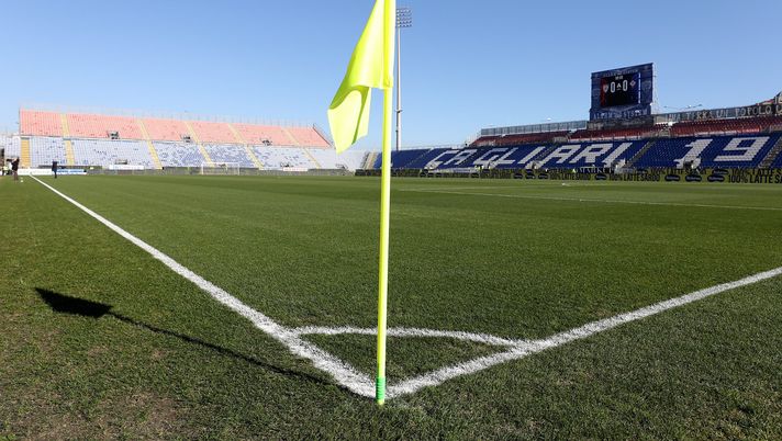 CAGLIARI, ITALY - JANUARY 23: A general view of the stadium during the Serie A match between Cagliari Calcio and ACF Fiorentina at the Unipol Domus on January 23, 2022 in Cagliari, Italy. (Photo by Enrico Locci/Getty Images) Scontri tra tifosi: alta tensione al fischio finale di Cagliari-Napoli - immagine 1