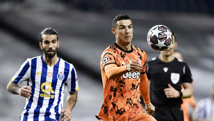 PORTO, PORTUGAL - FEBRUARY 17: Cristiano Ronaldo of Juventus controls the ball against Sergio Oliveira of FC Porto during the UEFA Champions League Round of 16 match between FC Porto and Juventus at Estadio do Dragao on February 17, 2021 in Porto, Portugal. Sporting stadiums around Portugal remain under strict restrictions due to the Coronavirus Pandemic as Government social distancing laws prohibit fans inside venues resulting in games being played behind closed doors. (Photo by Daniele Badolato - Juventus FC/Juventus FC via Getty Images) PORTO, PORTUGAL - FEBRUARY 17: Cristiano Ronaldo of Juventus controls the ball against Sergio Oliveira of FC Porto during the UEFA Champions League Round of 16 match between FC Porto and Juventus at Estadio do Dragao on February 17, 2021 in Porto, Portugal. Sporting stadiums around Portugal remain under strict restrictions due to the Coronavirus Pandemic as Government social distancing laws prohibit fans inside venues resulting in games being played behind closed doors. (Photo by Daniele Badolato - Juventus FC/Juventus FC via Getty Images)