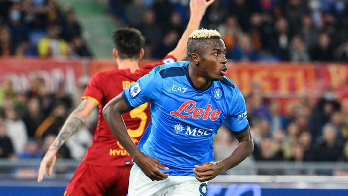 Napoli's Nigerian forward Victor Osimhen reacts after scoring an offside goal during the Italian Serie A football match between AS Roma and Napoli at the Olympic stadium in Rome, on October 24, 2021. (Photo by Vincenzo PINTO / AFP) (Photo by VINCENZO PINTO/AFP via Getty Images) Osimhen come sta? Spalletti: “Sì, ci sarà col Bologna ma c’è da valutare l’utilizzo” - immagine 1