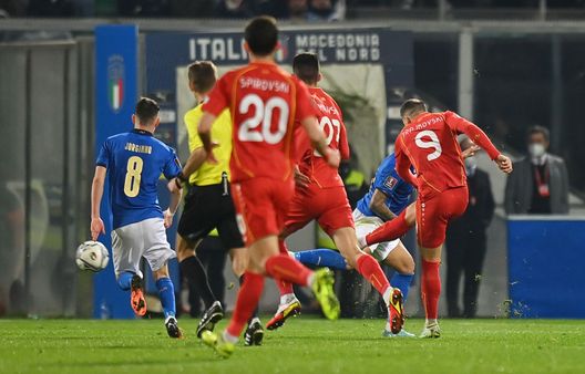 PALERMO, ITALY - MARCH 24: Aleksandar Trajkovski of North Macedonia scores their side's first goal during the 2022 FIFA World Cup Qualifier knockout round play-off match between Italy and North Macedonia at Stadio Renzo Barbera on March 24, 2022 in Palermo, Italy. (Photo by Tullio M. Puglia/Getty Images) Ristovski ci crede: “La Macedonia vuole continuare a stupire” - immagine 1